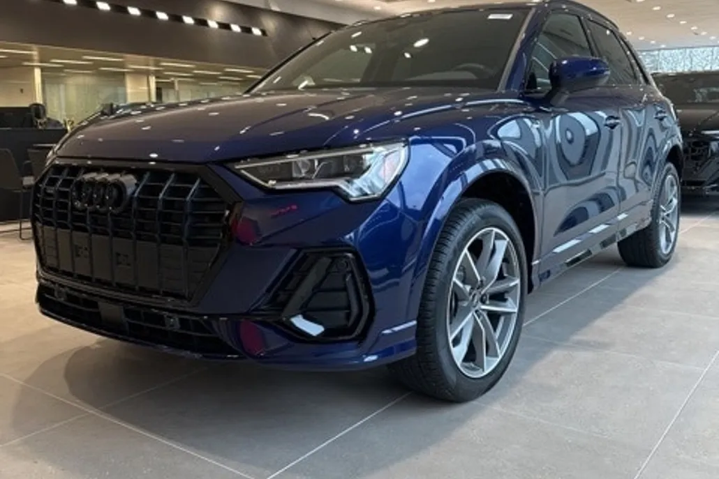 2025 Audi Q3 45 TFSI S line Premium photo 1