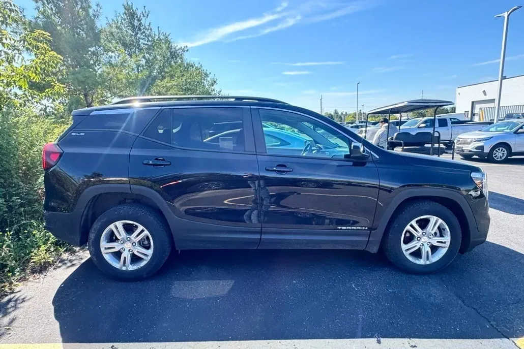 2022 Gmc Terrain SLE photo 1