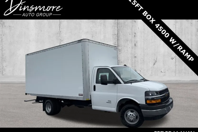 2024 Chevrolet Express Cutaway photo 1