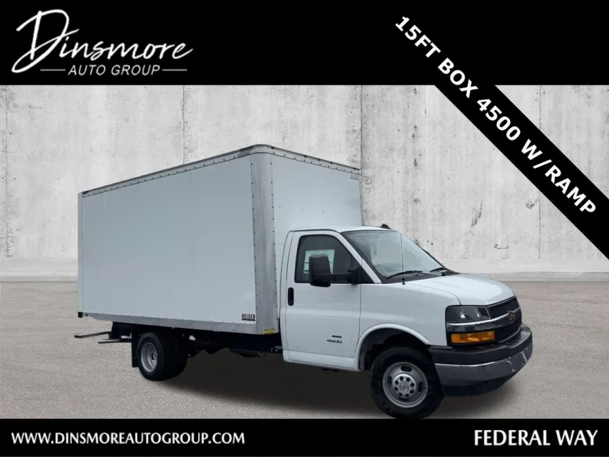 2024 Chevrolet Express Cutaway photo 1