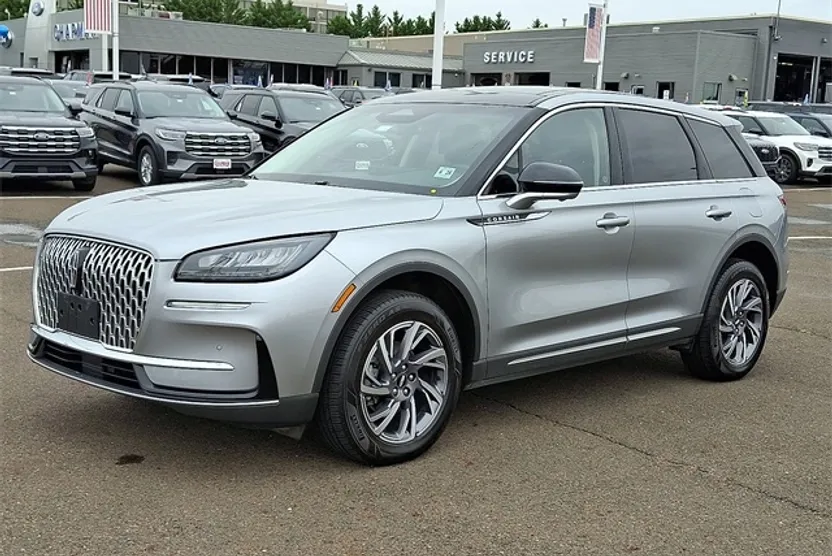 2023 Lincoln Corsair Standard photo 1