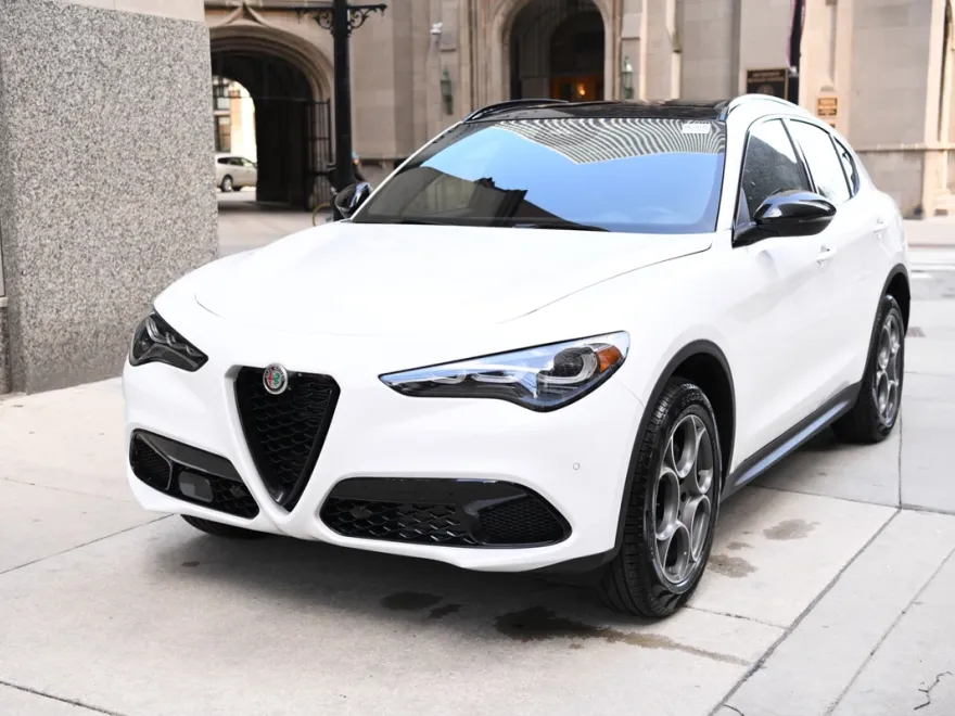2025 Alfa Romeo Stelvio Sprint Base photo 1
