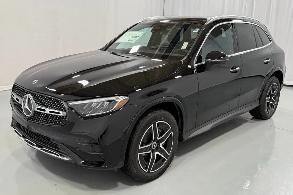 2026 Mercedes Benz GLC 300 4MATIC photo 1
