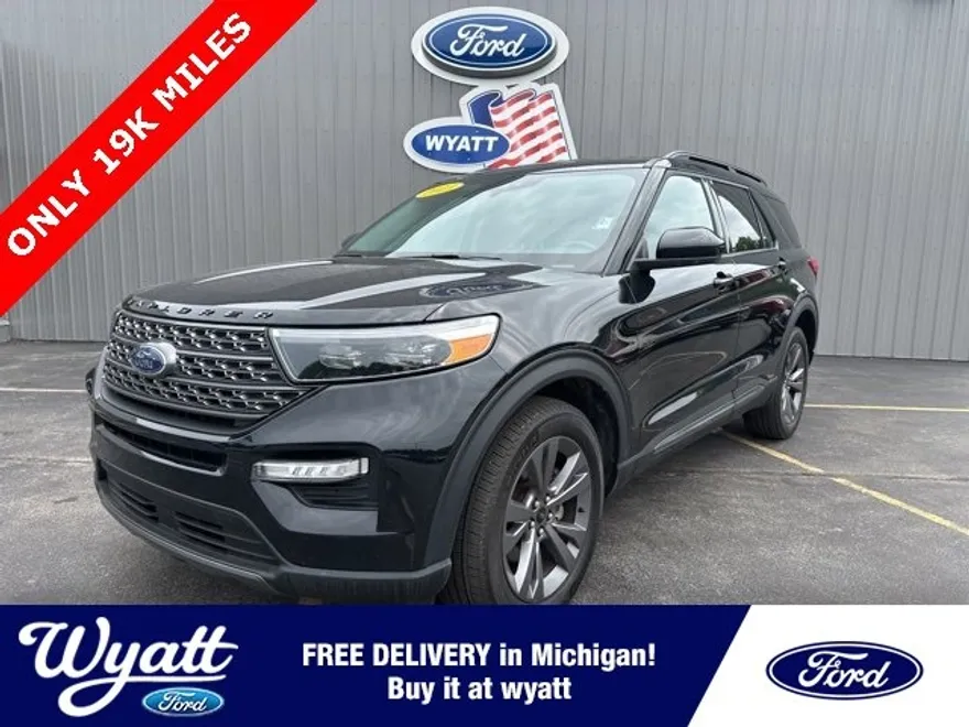 2023 Ford Explorer XLT photo 1