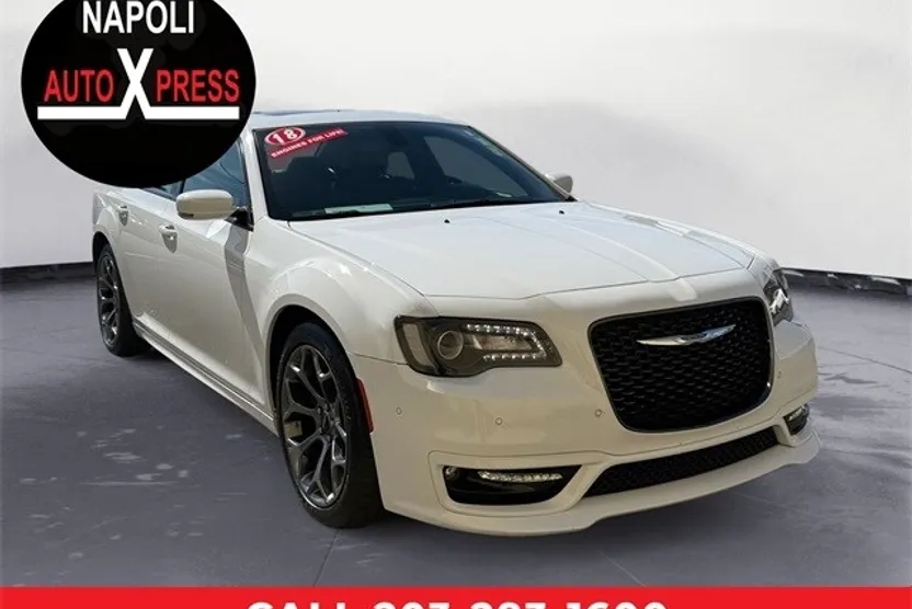 2018 Chrysler 300 S photo 1