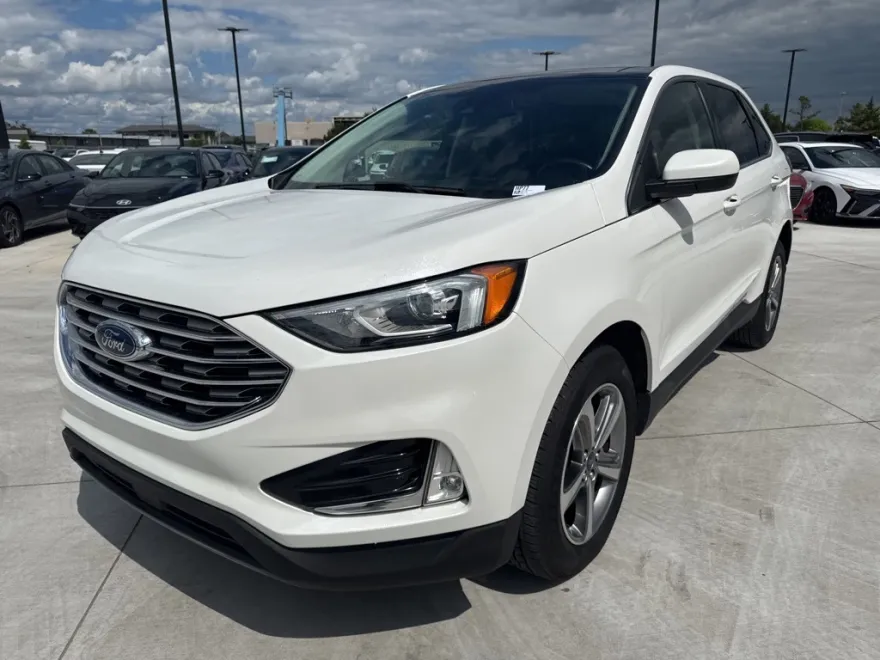 2022 Ford Edge SEL photo 1