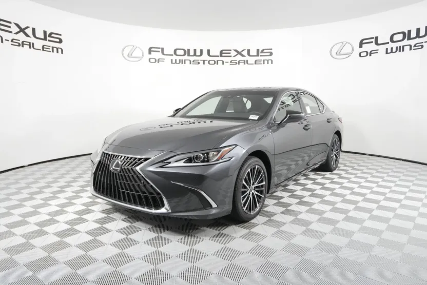 2025 Lexus ES 300h photo 1