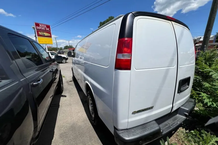 2019 Chevrolet Express 2500 Cargo Van photo 1