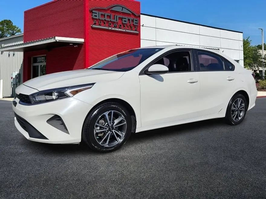 2023 Kia Forte LXS photo 1