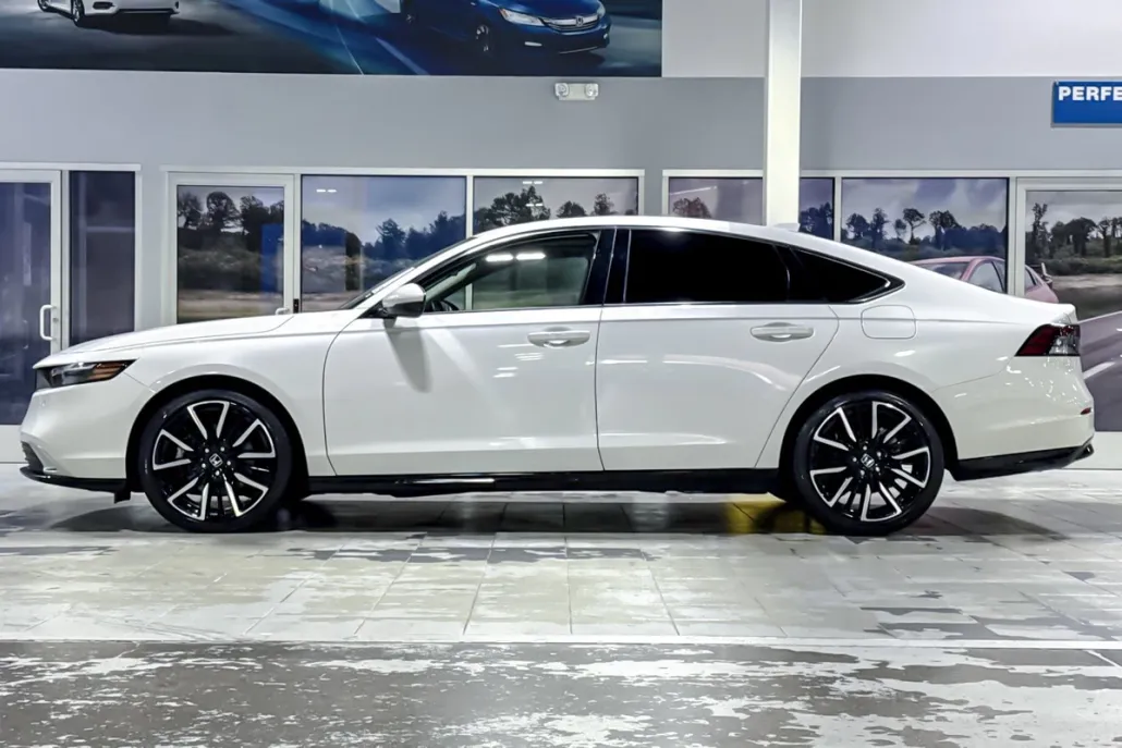 2023 Honda Accord Hybrid Touring photo 1