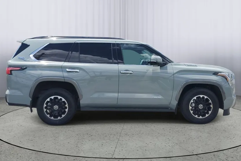 2023 Toyota Sequoia Limited TRD photo 1