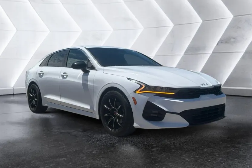 2022 Kia K5 GT-Line photo 1