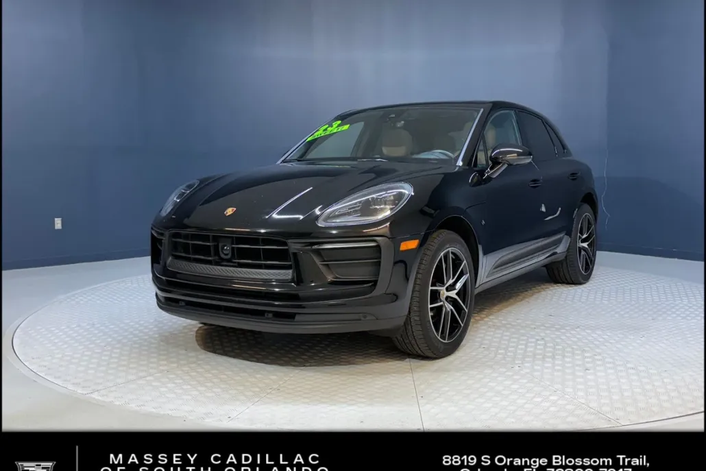 2023 Porsche Macan T photo 1