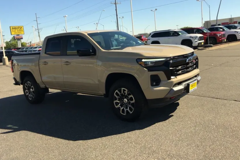 2023 Chevrolet Colorado Z71 photo 1