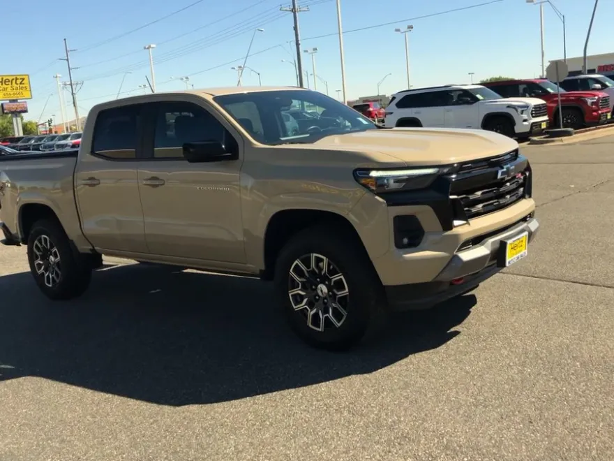2023 Chevrolet Colorado Z71 photo 1