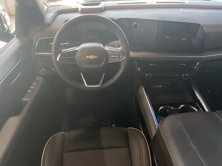 2025 Chevrolet Suburban Premier photo 1