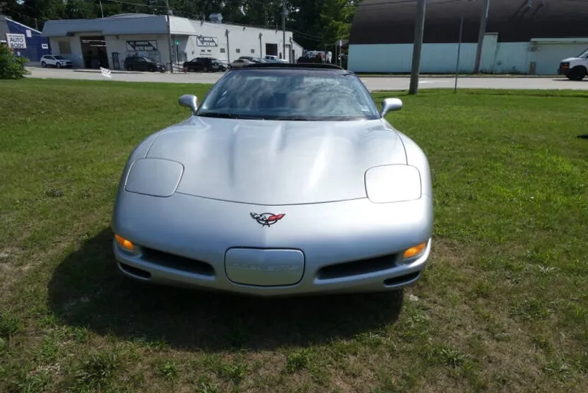 2004 Chevrolet Corvette photo 1