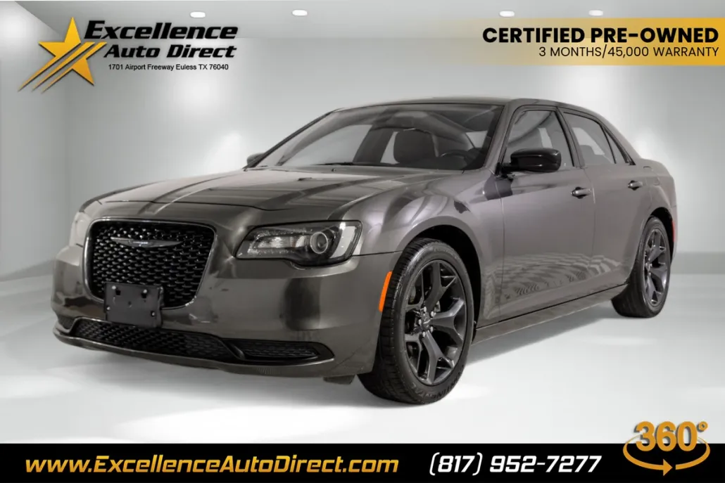 2023 Chrysler 300 photo 1