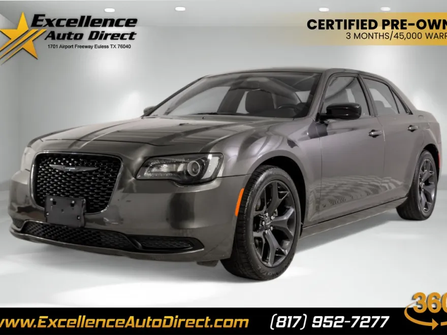 2023 Chrysler 300 photo 1
