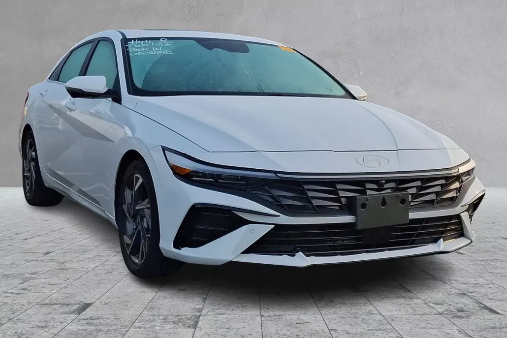 2024 Hyundai Elantra Limited photo 1