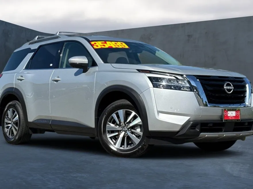 2023 Nissan Pathfinder SL photo 1