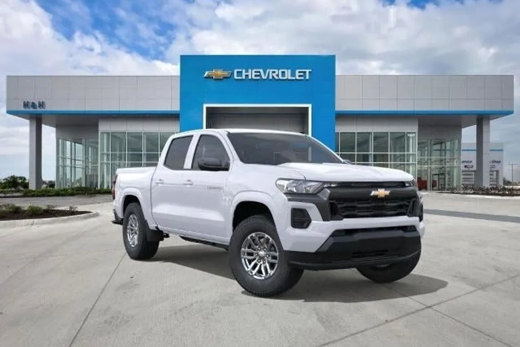 2025 Chevrolet Colorado Work Truck LT photo 1