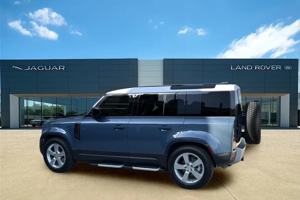 2025 Land Rover Defender 110 S photo 1