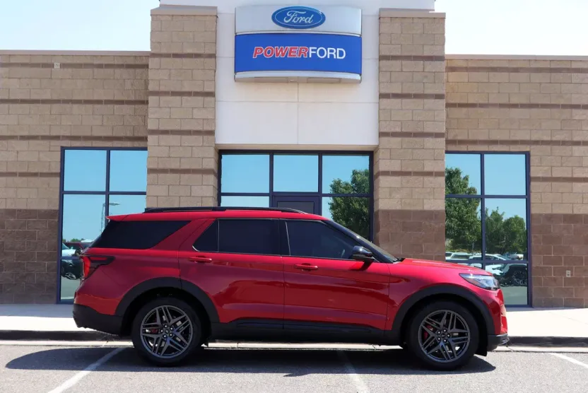 2025 Ford Explorer ST photo 1