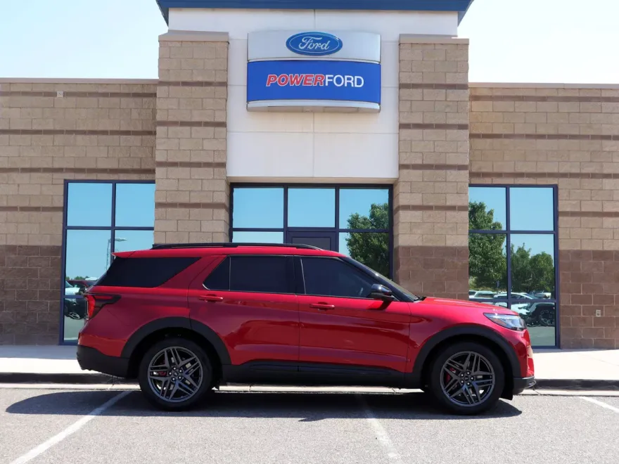 2025 Ford Explorer ST photo 1
