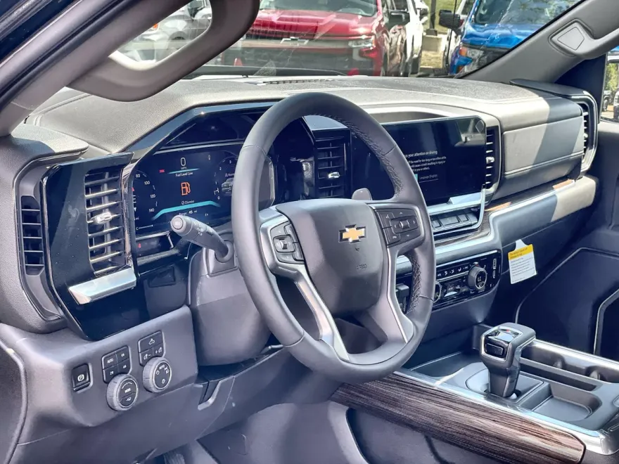 2026 Chevrolet Silverado 1500 LT photo 1