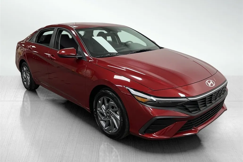 2024 Hyundai Elantra SEL photo 1