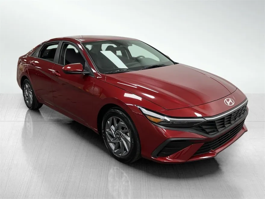 2024 Hyundai Elantra SEL photo 1