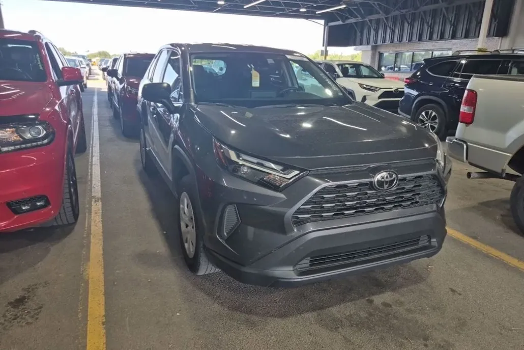 2024 Toyota RAV4 LE photo 1