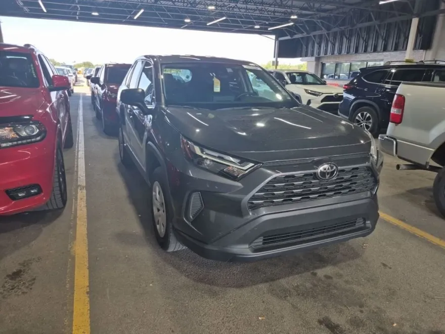 2024 Toyota RAV4 LE photo 1