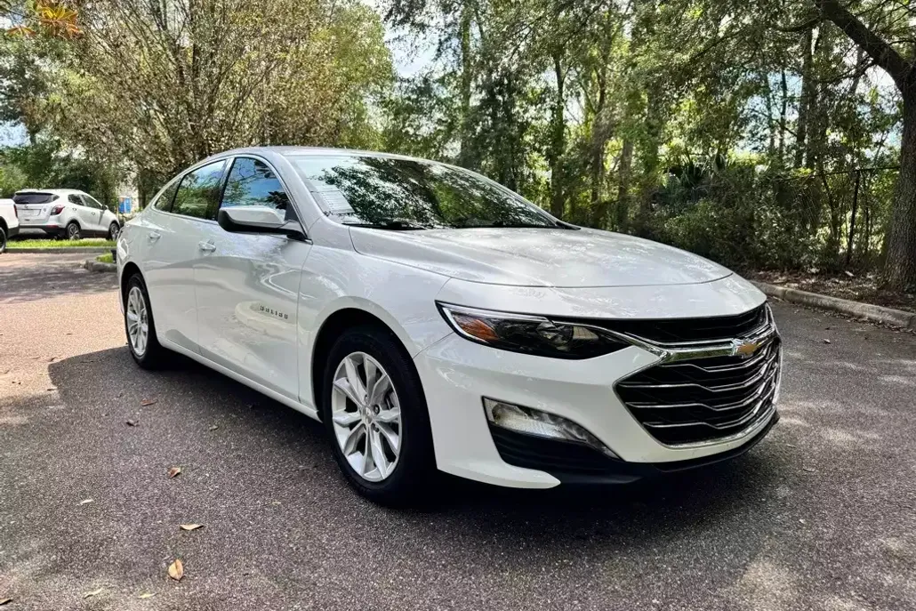 2024 Chevrolet Malibu 1LT photo 1
