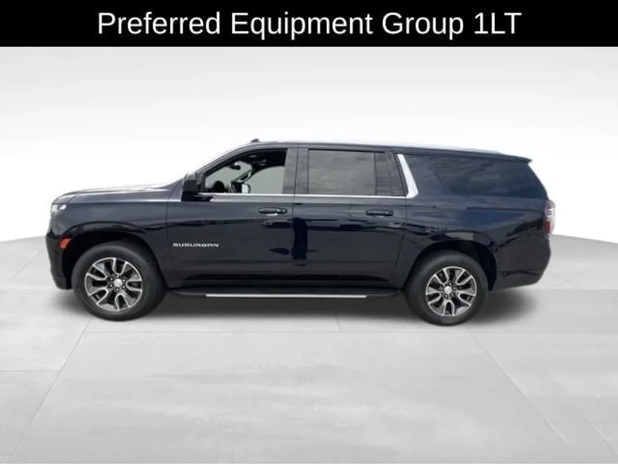 2021 Chevrolet Suburban LT photo 1