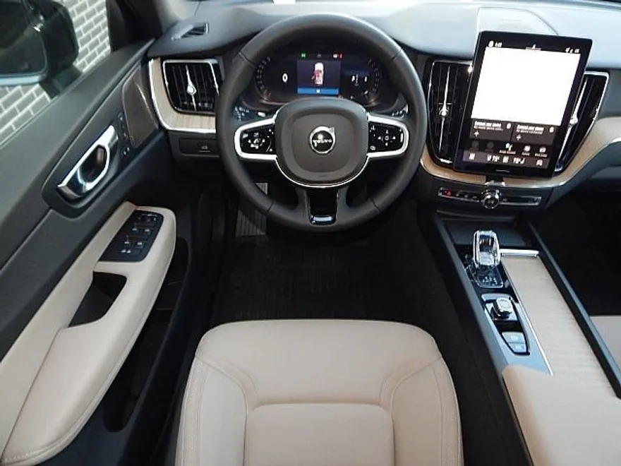 2026 Volvo XC60 B5 Plus photo 1