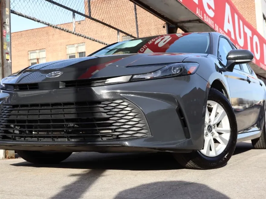 2025 Toyota Camry LE photo 1