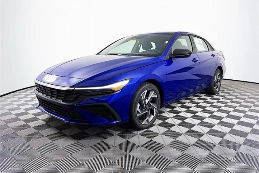 2025 Hyundai Elantra SEL Sport photo 1