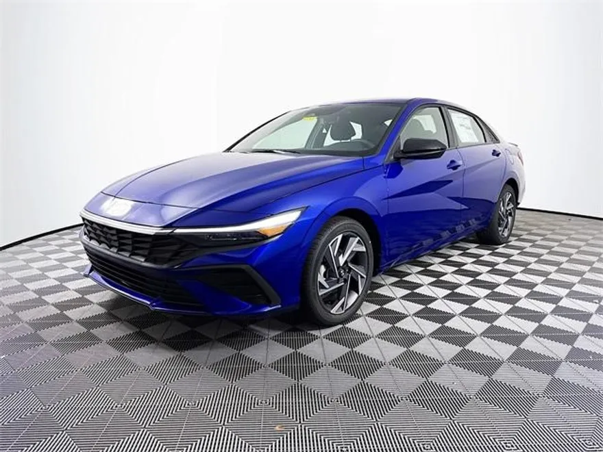 2025 Hyundai Elantra SEL Sport photo 1