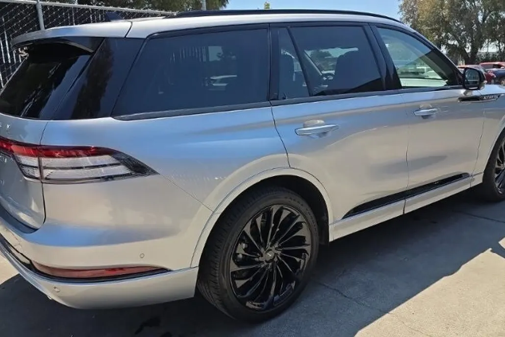2023 Lincoln Aviator Reserve photo 1