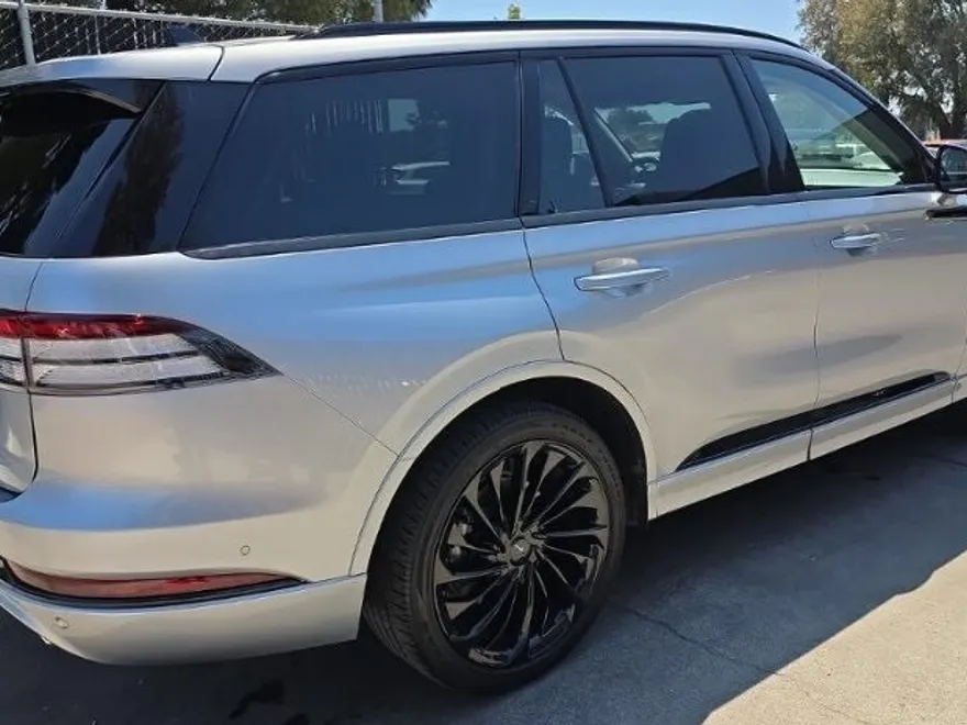 2023 Lincoln Aviator Reserve photo 1