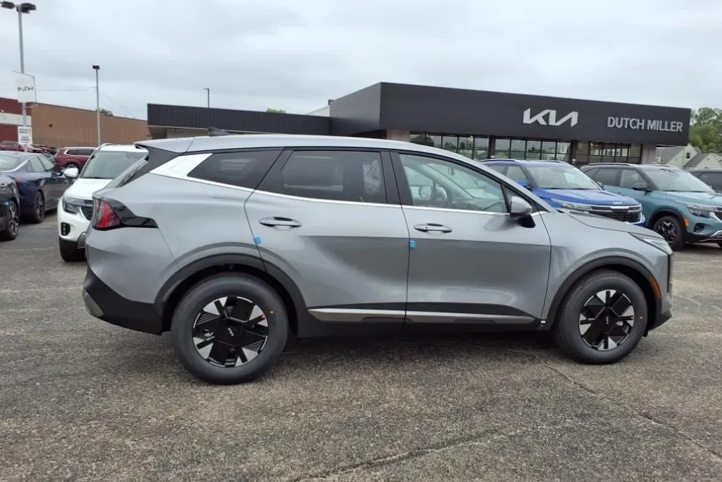 2026 Kia Sportage Hybrid LX photo 1