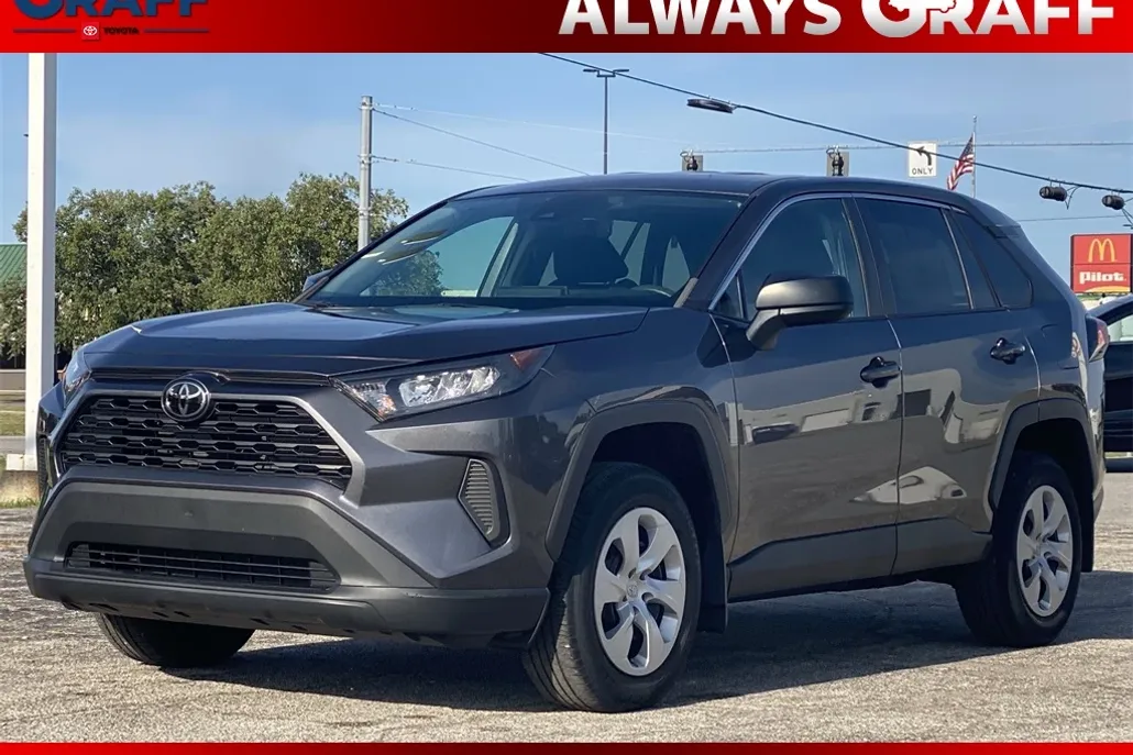 2022 Toyota RAV4 LE photo 1