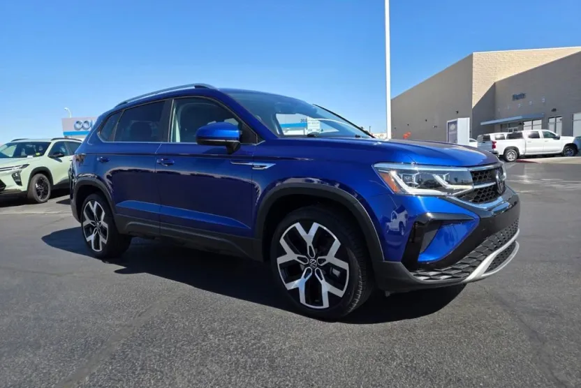 2022 Volkswagen Taos SEL photo 1