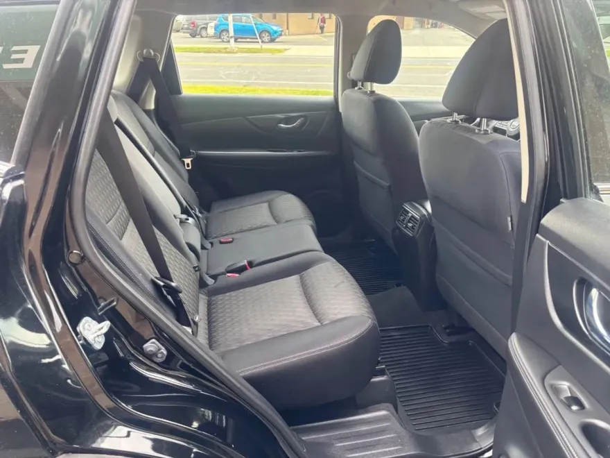 2017 Nissan Rogue S photo 1