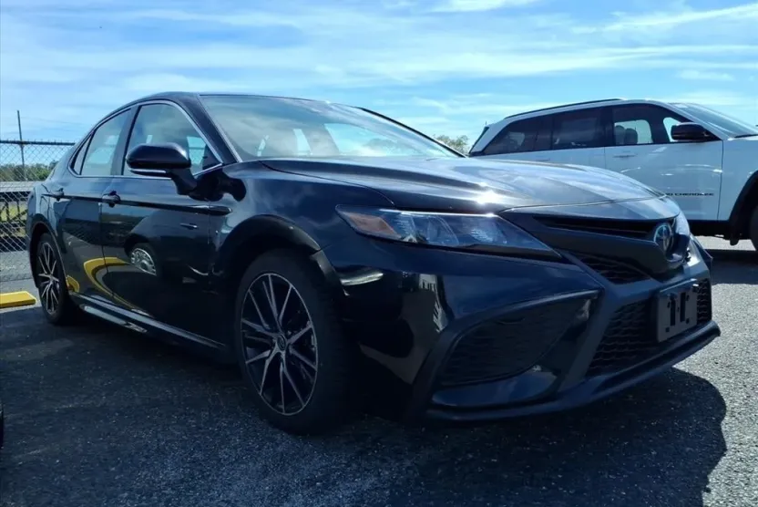 2023 Toyota Camry SE photo 1