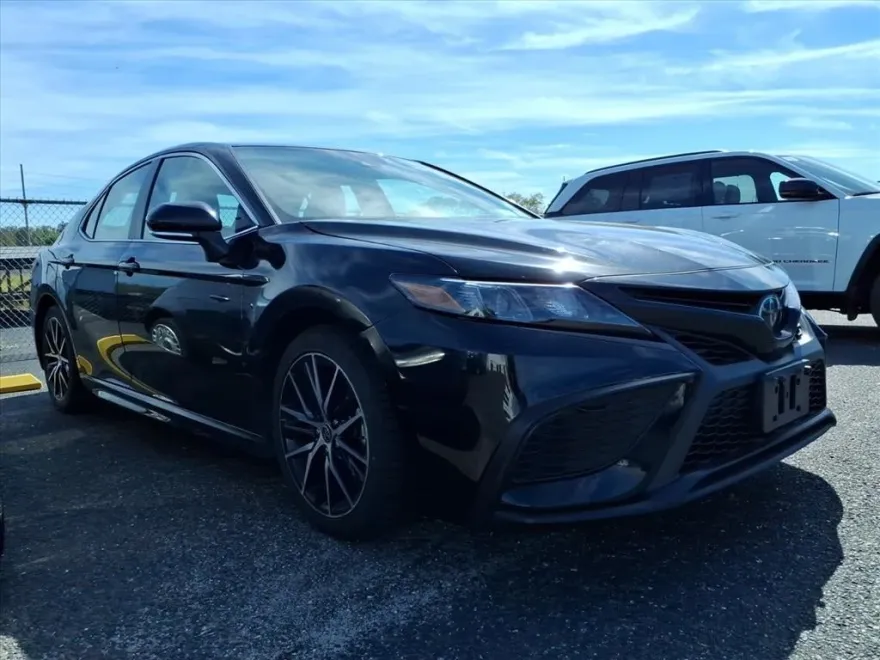 2023 Toyota Camry SE photo 1
