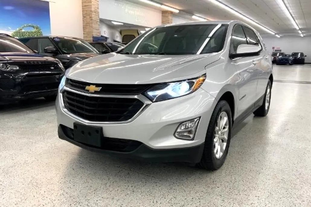 2020 Chevrolet Equinox LT photo 1