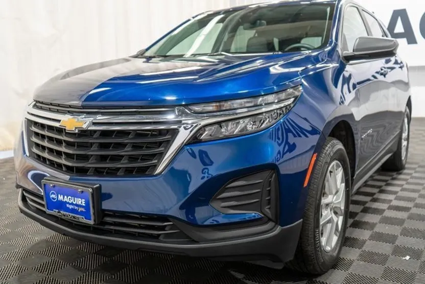 2022 Chevrolet Equinox LS photo 1